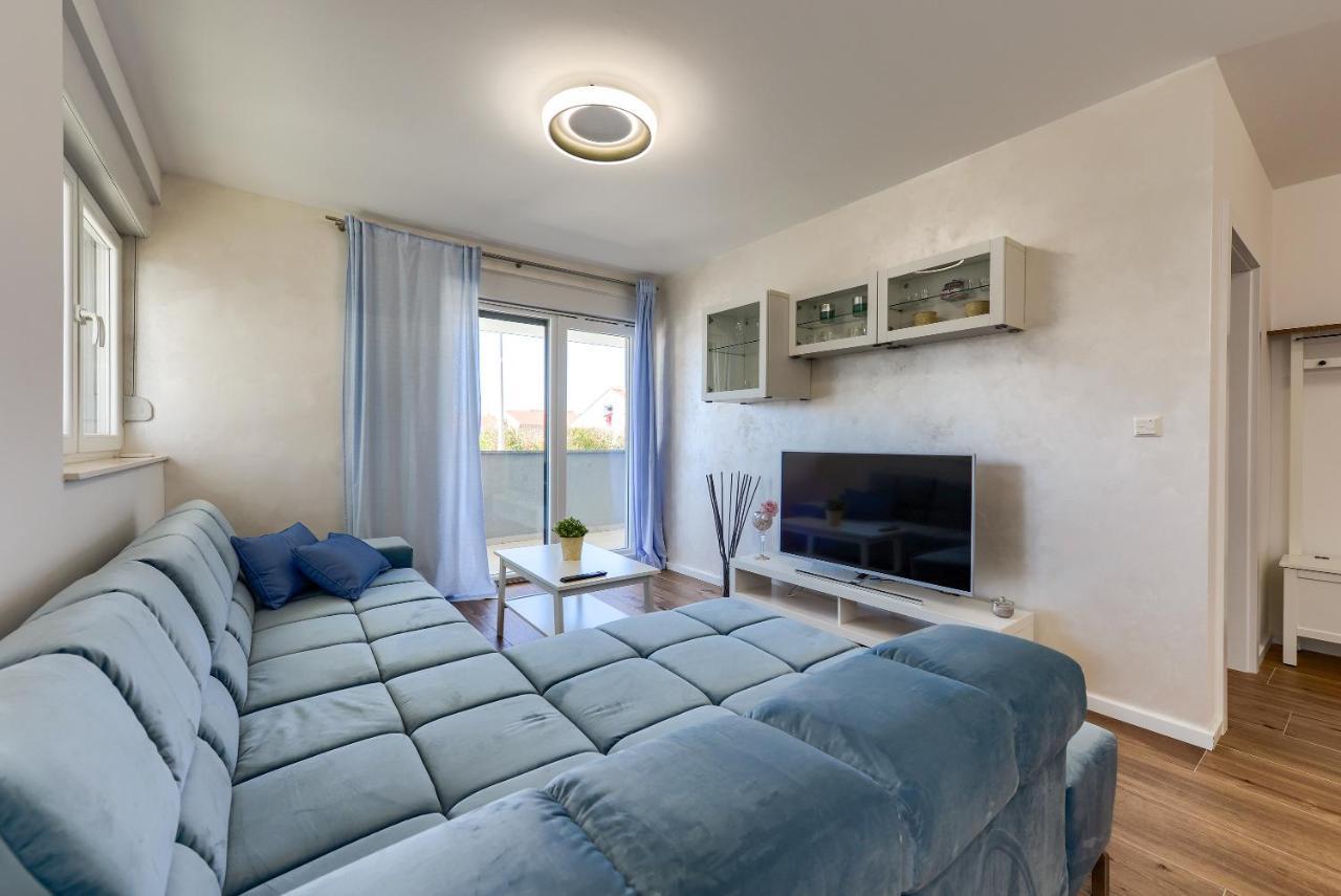 Moderan Kondominij + Terasa Zara Esterno foto